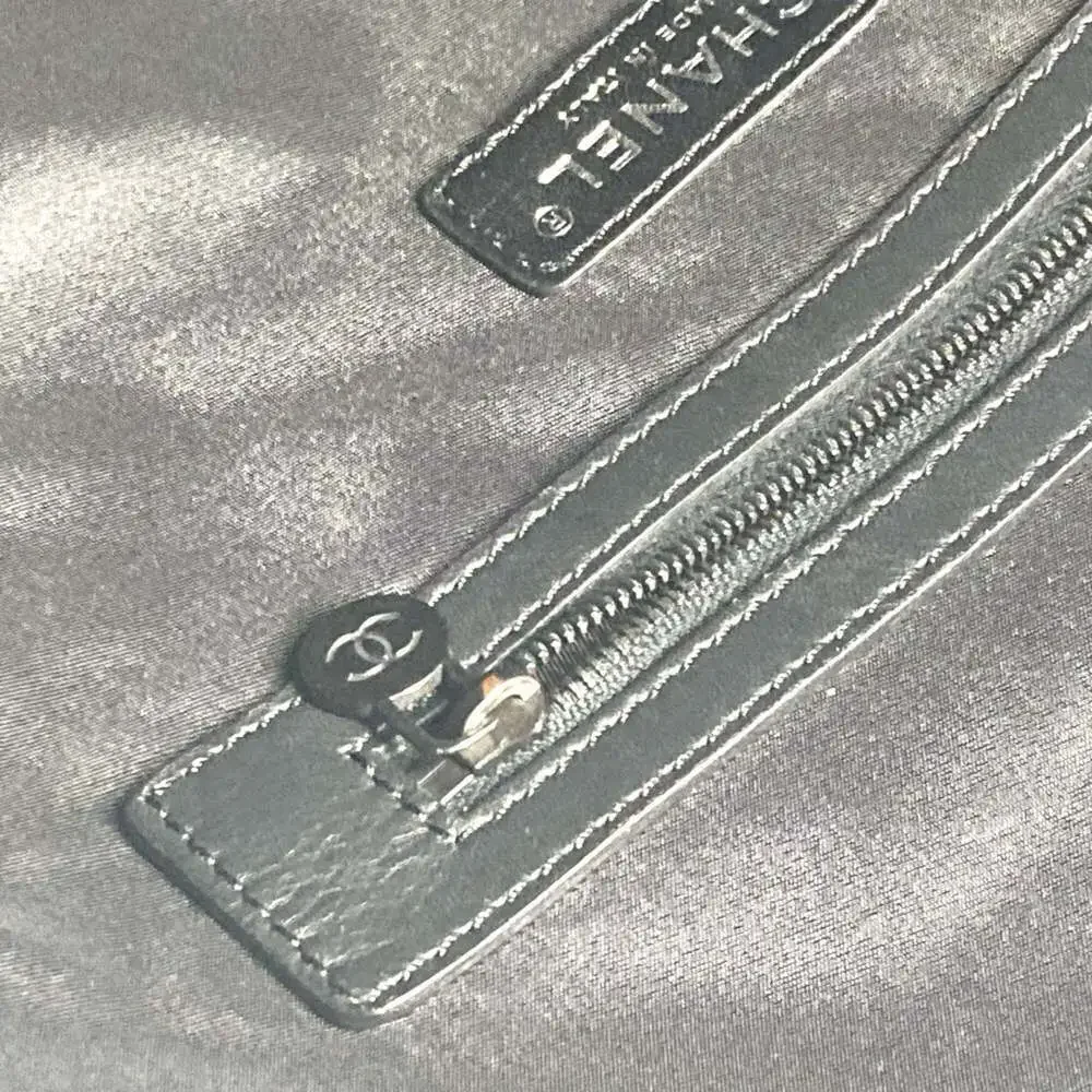 CHANEL Black Leather Logo Shoulder Bag - Picture 13 of 16